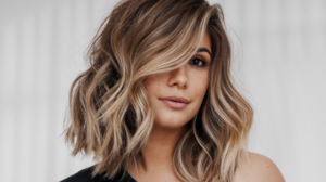 Irresistible Medium-Length Wavy Hairstyles